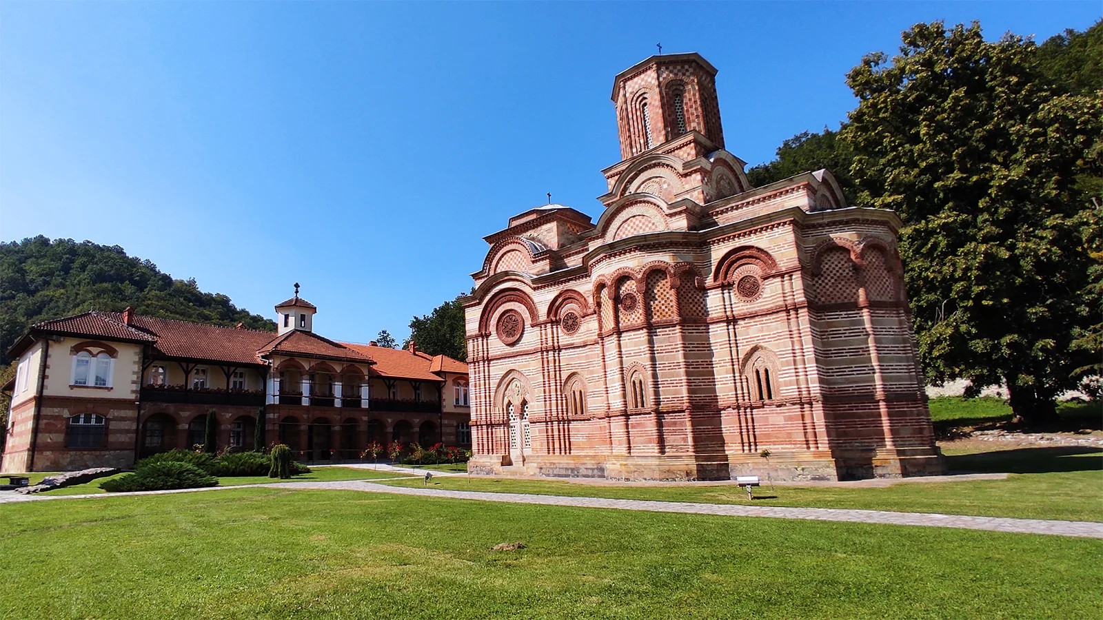 a visit to the Kalenić monastery, a tour of the Levač Šumadija wine route
